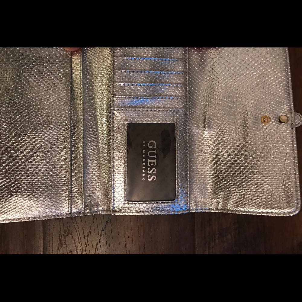 Guess Wallet - Picture 3 of 5